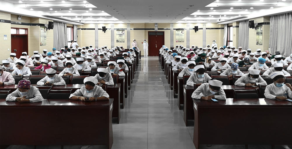 市中醫(yī)醫(yī)院舉行2020年度護(hù)理理論考試
